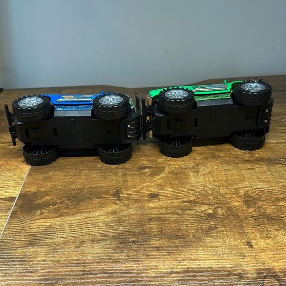 Ford F-350 Super Duty Blue Green Plastic Truck set of 2 Made in China - Picture 7 of 8